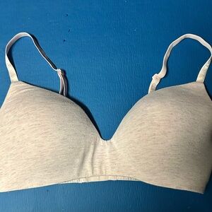 Victorias Secret bra 36D, pink NWOT. Light pink color with faint gray & shimmer